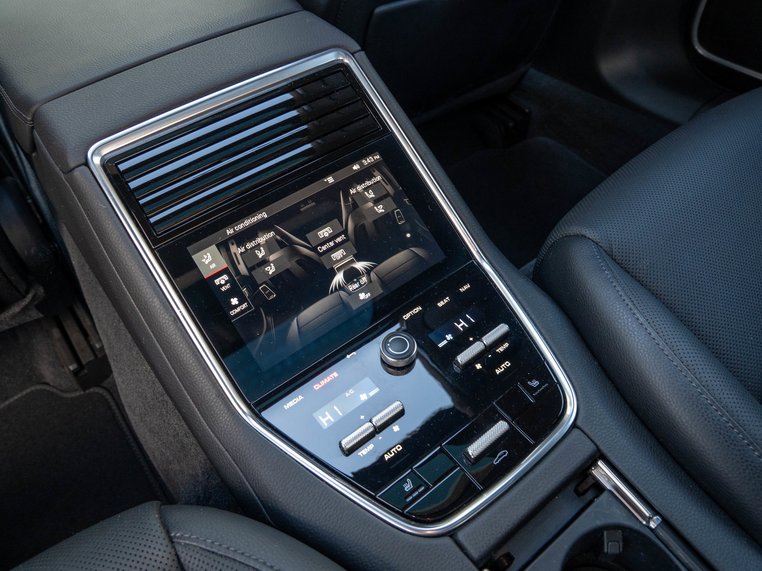 Certified 2023 Porsche Panamera 4 Platinum Edition image 34