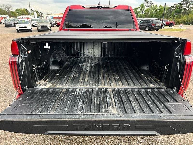 Used 2025 Toyota Tundra Limited AWD/4WD image 45