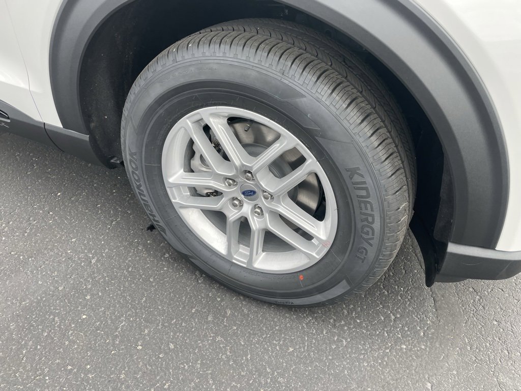 New 2026 Ford Explorer Active image 3