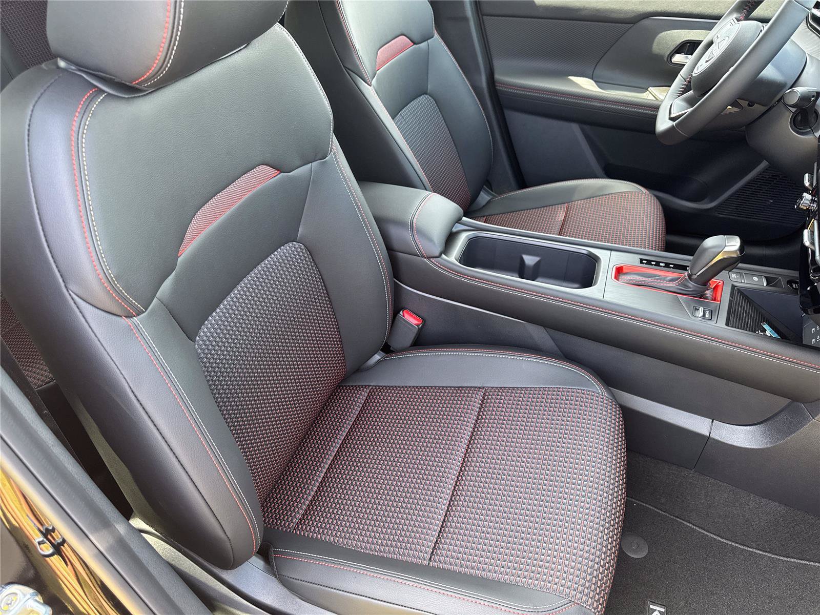 New 2026 Nissan Kicks SR FWD image 32