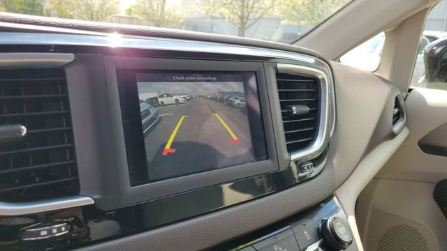 Certified 2018 Chrysler Pacifica Touring-L FWD image 17