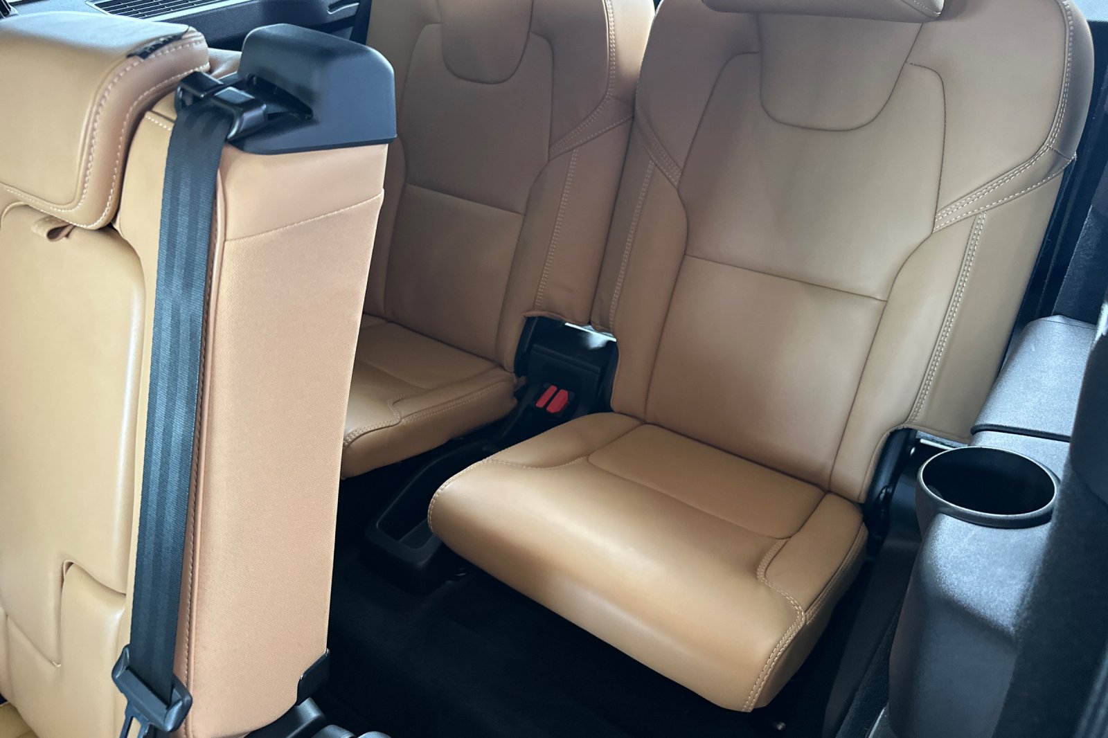 Certified 2024 Volvo XC90 T8 Ultimate w/ Lounge Package AWD/4WD image 18