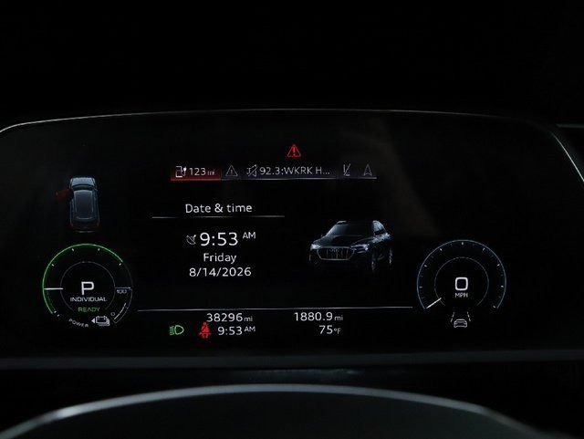 Used 2022 Audi e-tron Premium AWD/4WD image 29