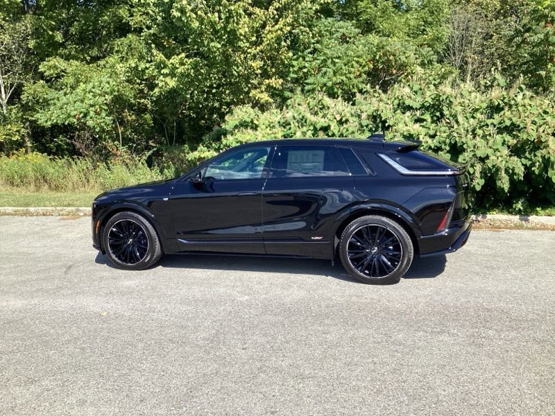 New 2026 Cadillac Lyriq V image 4