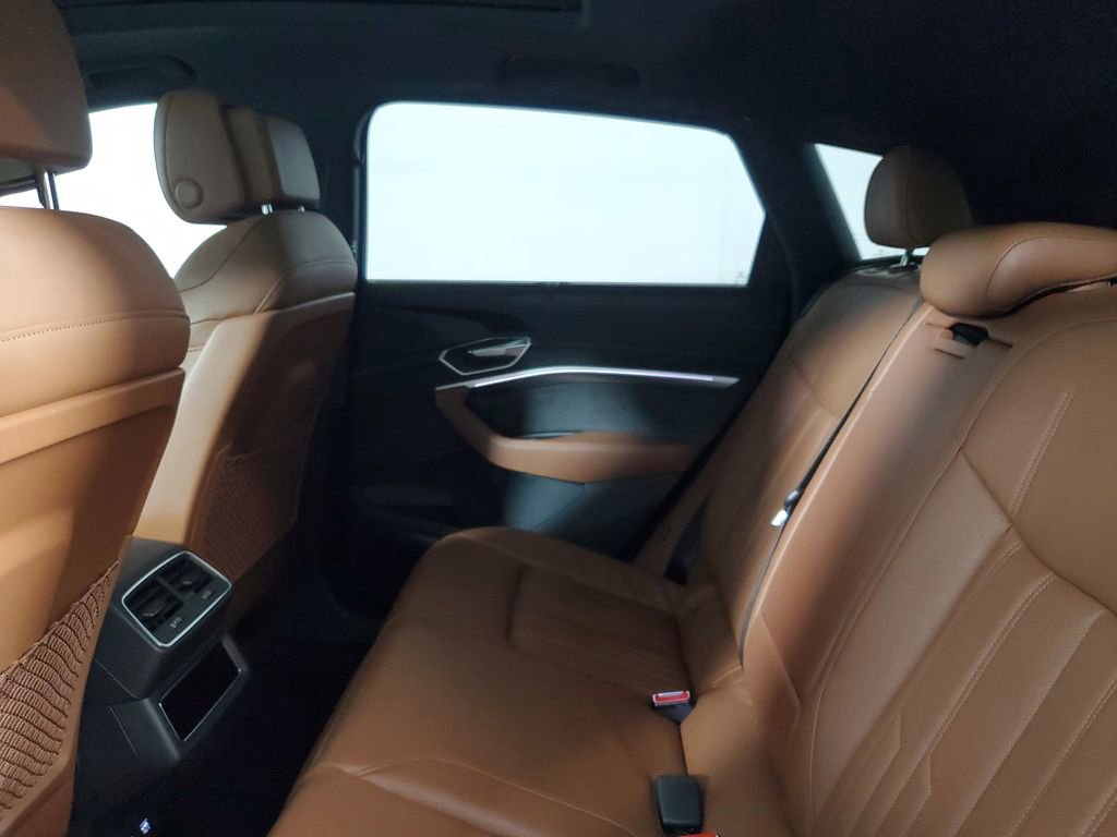 Used 2019 Audi e-tron Prestige w/ Prestige Package image 10