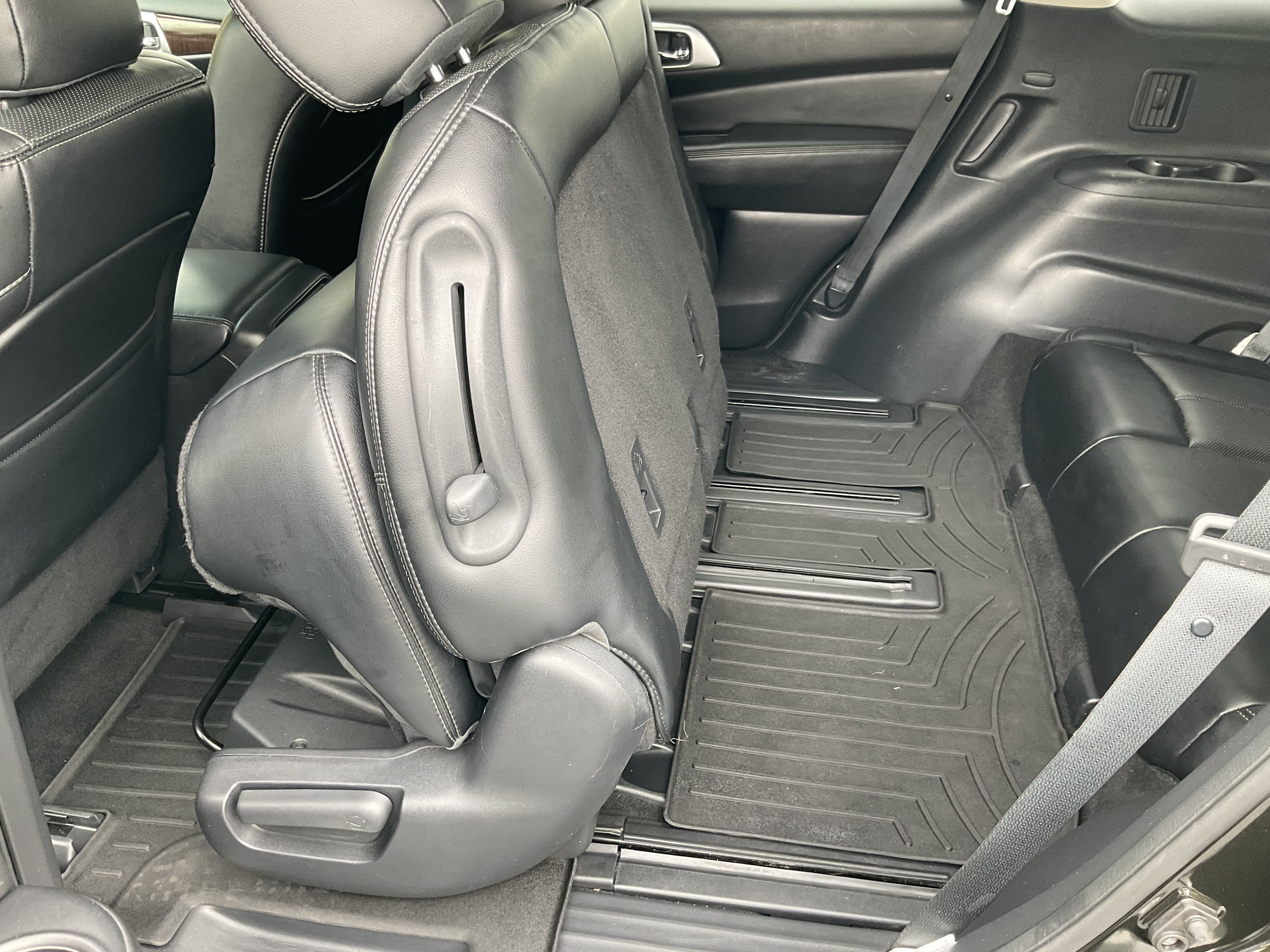 Used 2015 Nissan Pathfinder Platinum FWD image 45