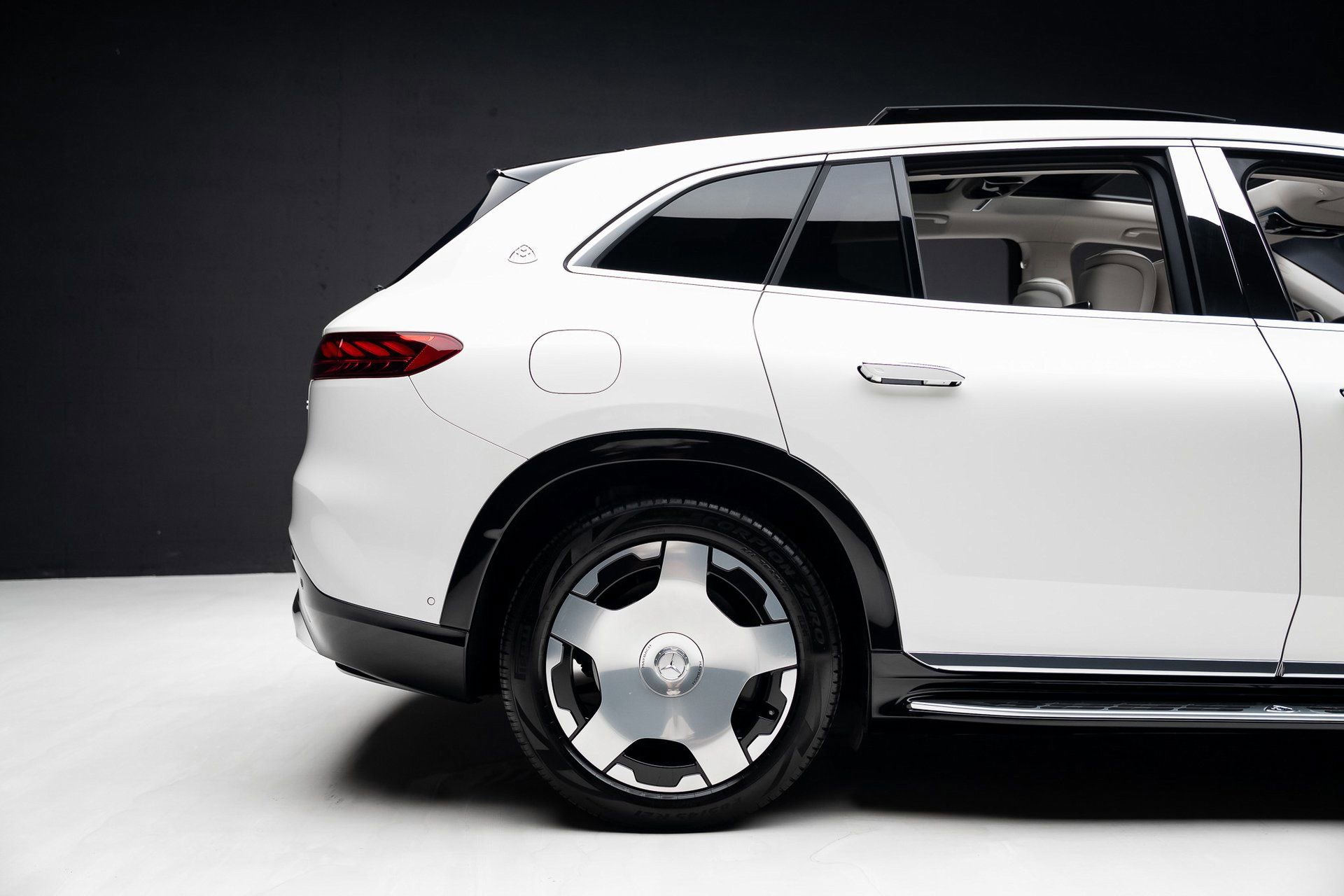 Used 2024 Mercedes-Benz Maybach EQS 680 4MATIC image 37