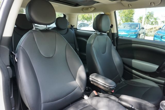 Used 2011 MINI Cooper Hardtop FWD image 2