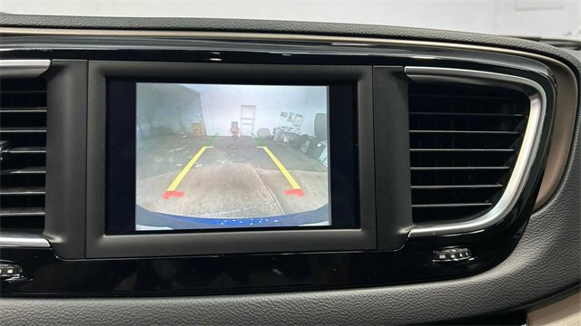 Used 2021 Chrysler Voyager LX image 12