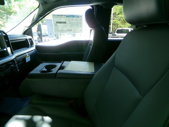 New 2025 Ford F450 XL w/ XL Chrome Package image 9