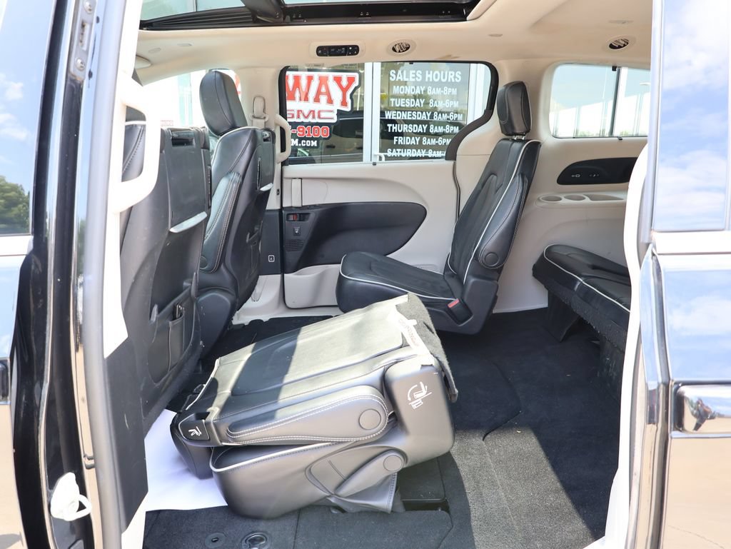 Used 2023 Chrysler Pacifica Limited w/ Uconnect Theater Family Group AWD/4WD image 24