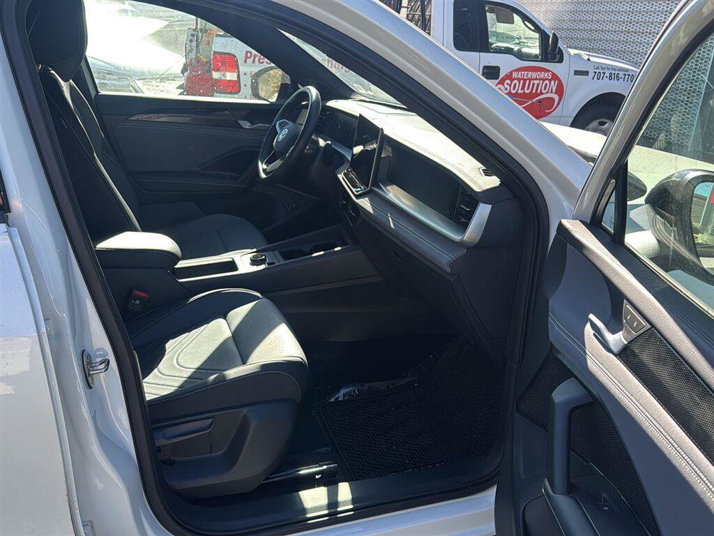 Used 2026 Volkswagen Tiguan SE R-Line AWD/4WD image 13