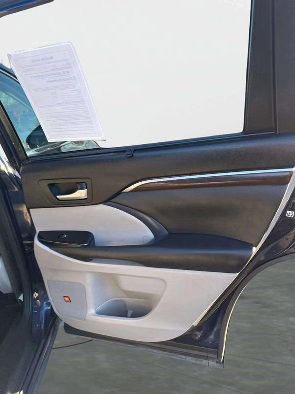 Used 2014 Toyota Highlander Limited w/ Driver Technology Package image 12