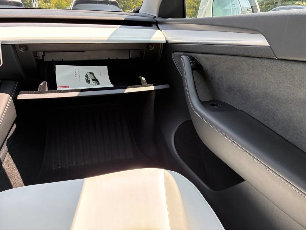 Used 2024 Tesla Model Y Long Range AWD/4WD image 41