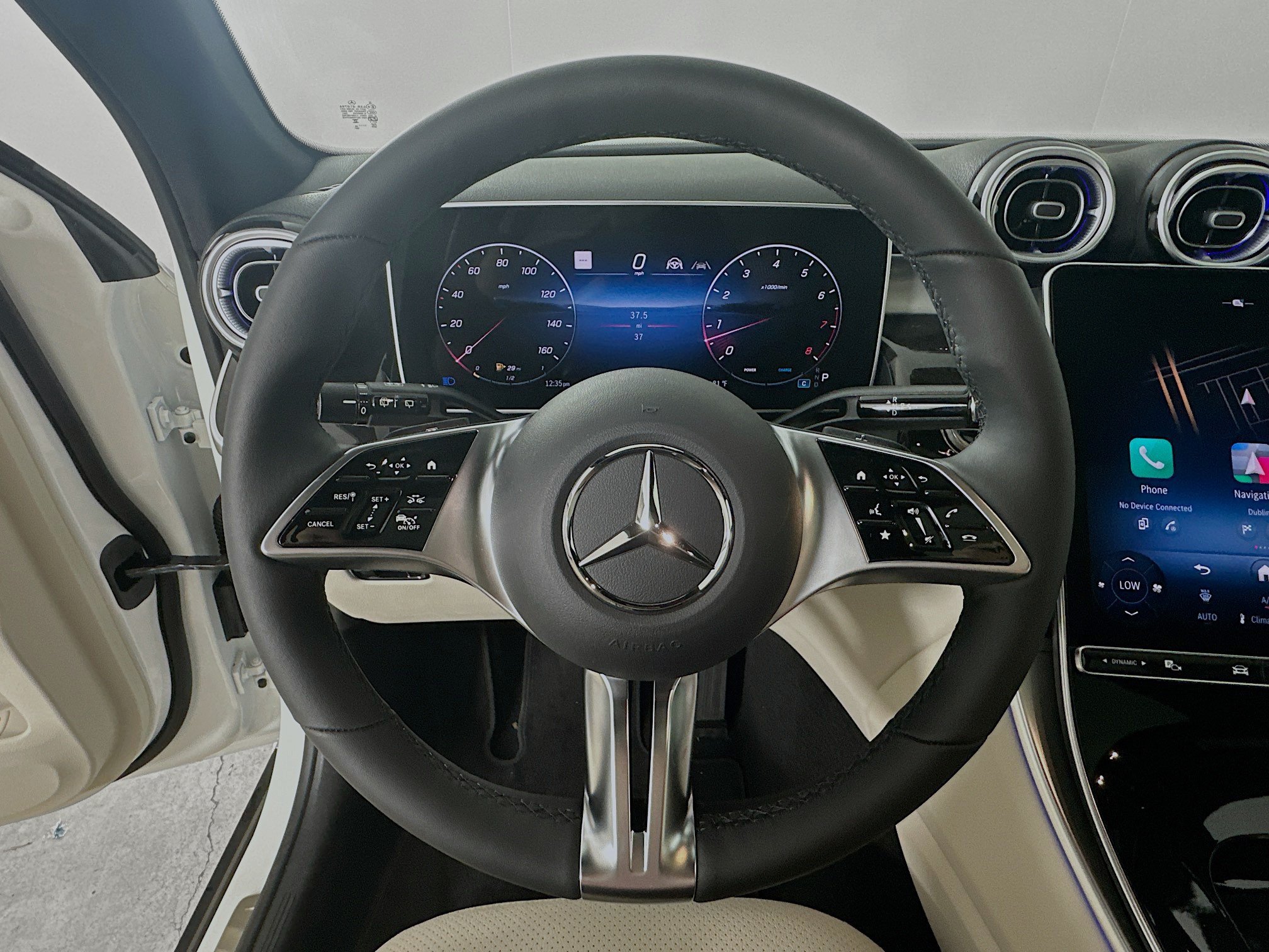 Used 2025 Mercedes-Benz GLC 300 4MATIC image 12