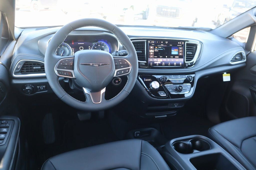 New 2026 Chrysler Pacifica Select FWD image 2