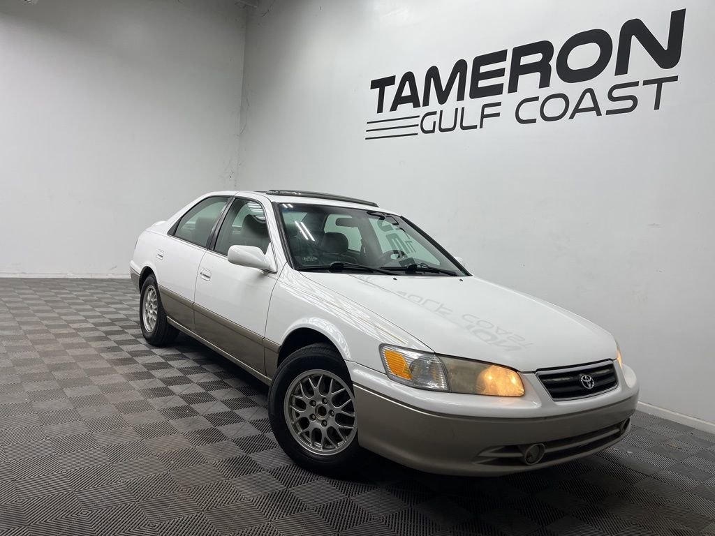 Used 2000 Toyota Camry XLE FWD image 1