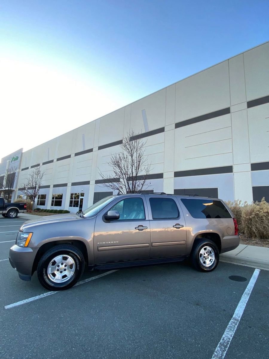 Used 2013 Chevrolet Suburban LT image 4