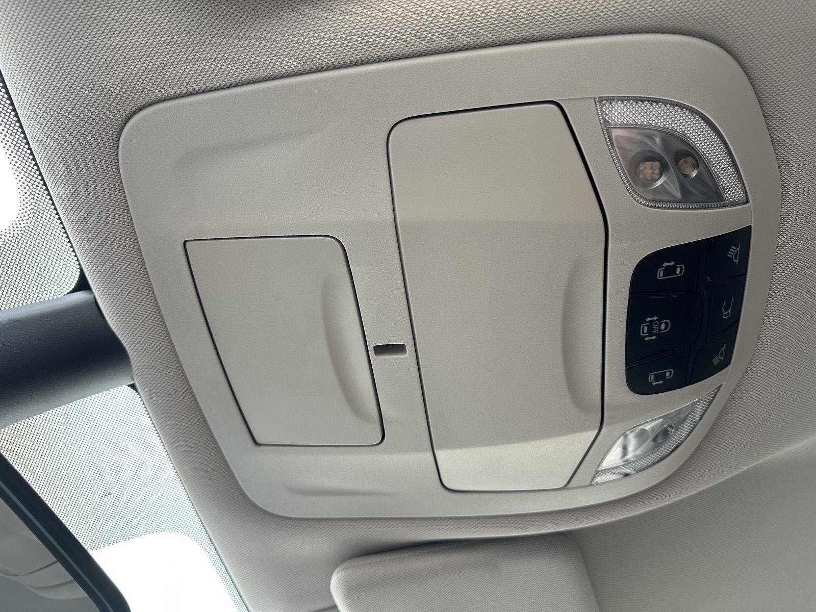 Used 2023 Chrysler Voyager LX FWD image 32