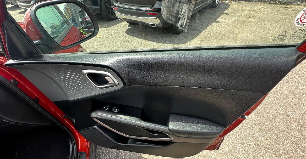 Used 2024 Kia Soul LX w/ Option Group 015 FWD image 19