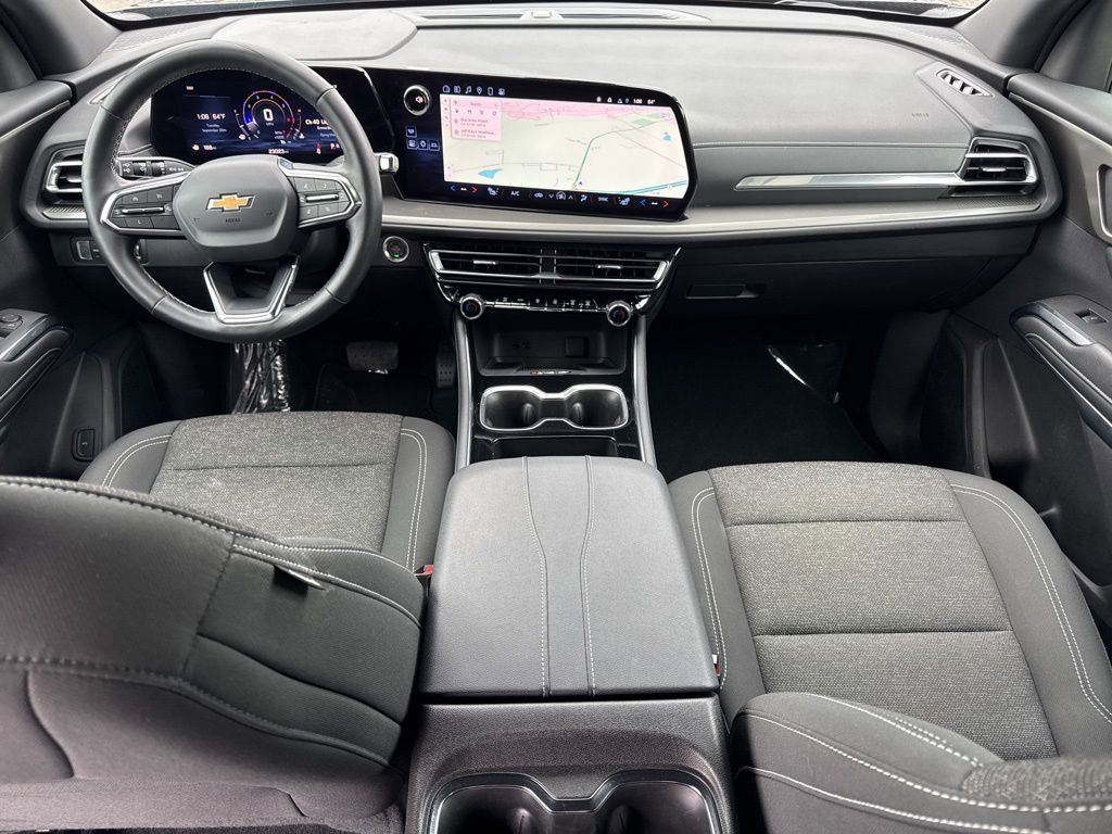 Used 2025 Chevrolet Traverse LT image 13