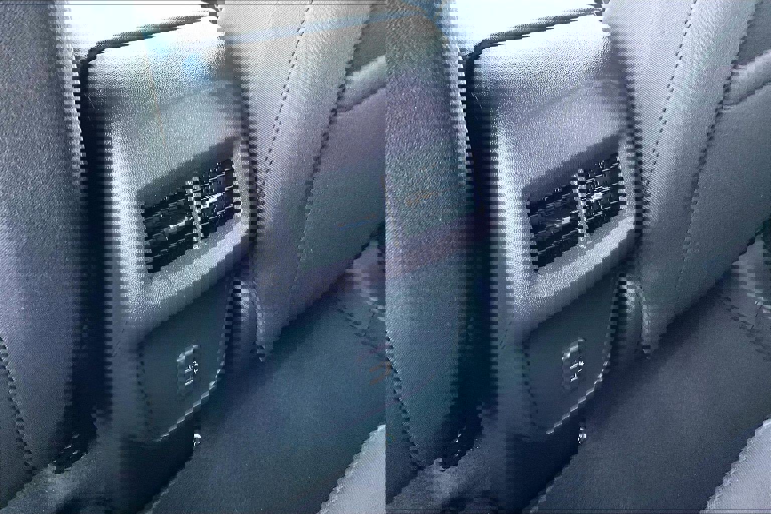 Used 2022 Chevrolet Equinox LS w/ LS Convenience Package image 33