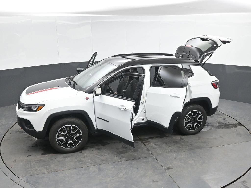 Used 2025 Jeep Compass Trailhawk image 55