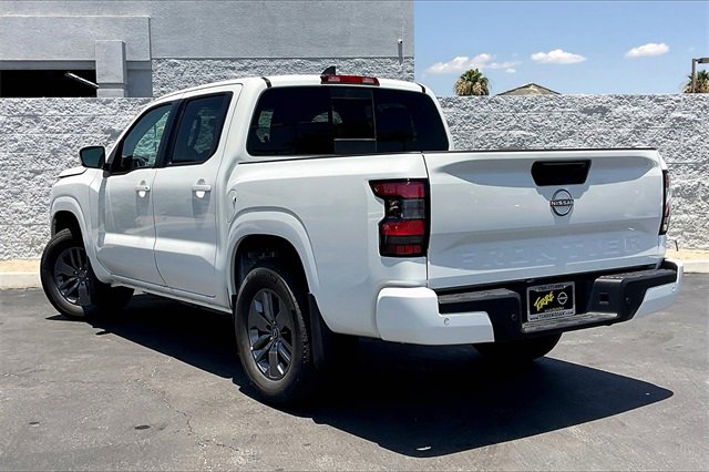 New 2025 Nissan Frontier SV image 2
