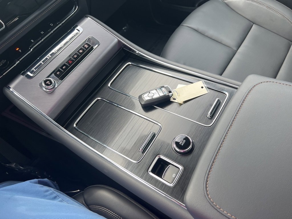 New 2025 Lincoln Aviator AWD w/ Jet Appearance Package image 41