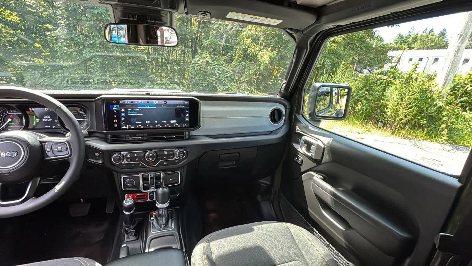 Used 2024 Jeep Wrangler Unlimited AWD/4WD image 29
