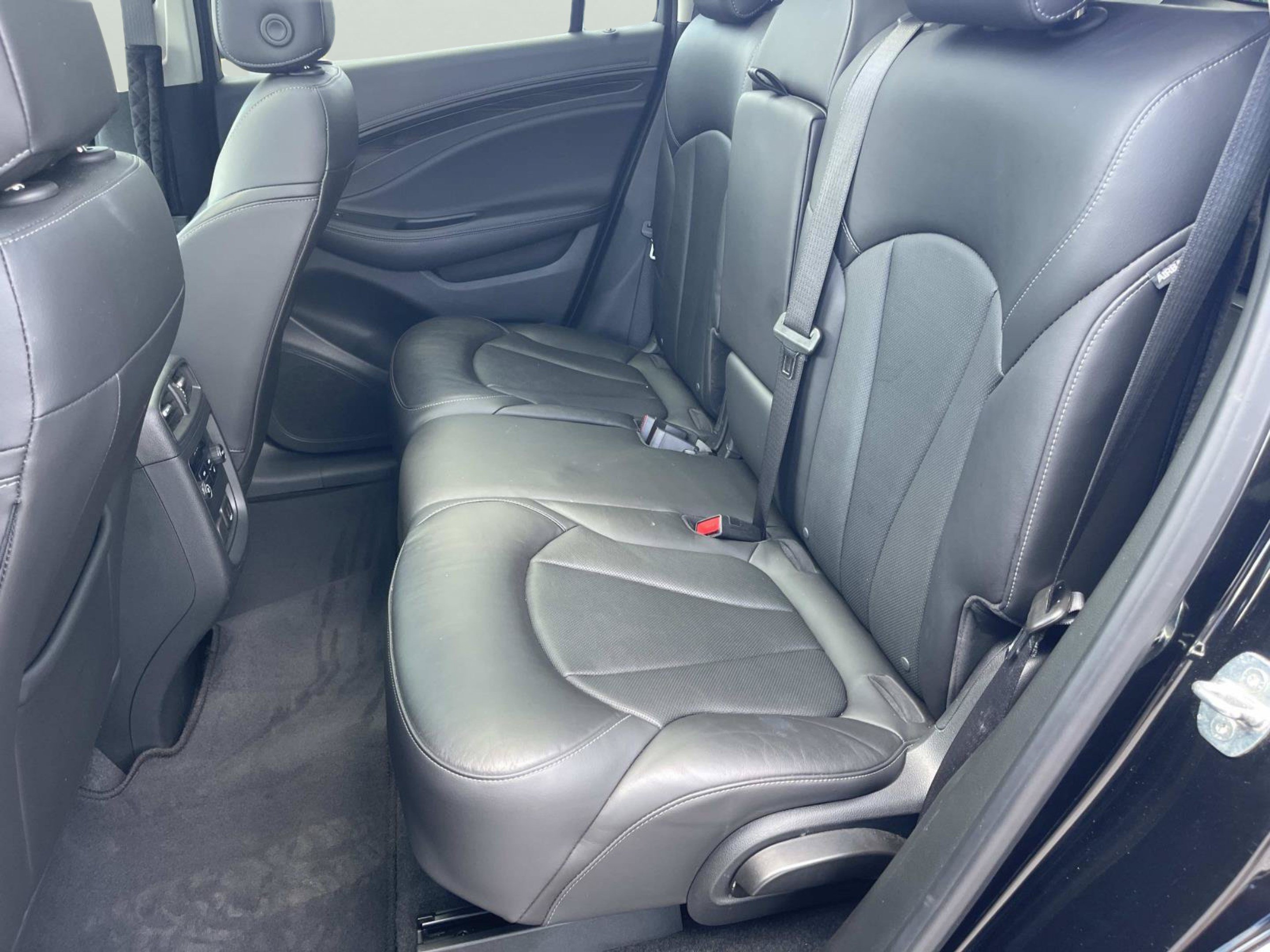 Used 2020 Buick Envision Essence FWD image 15