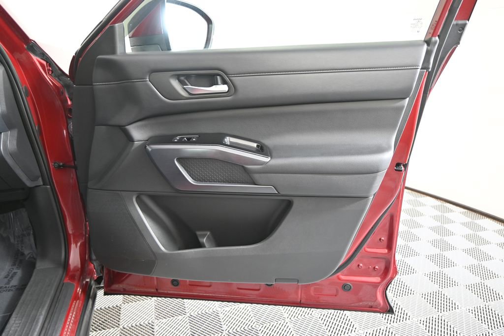 Used 2023 Nissan Pathfinder SL image 12