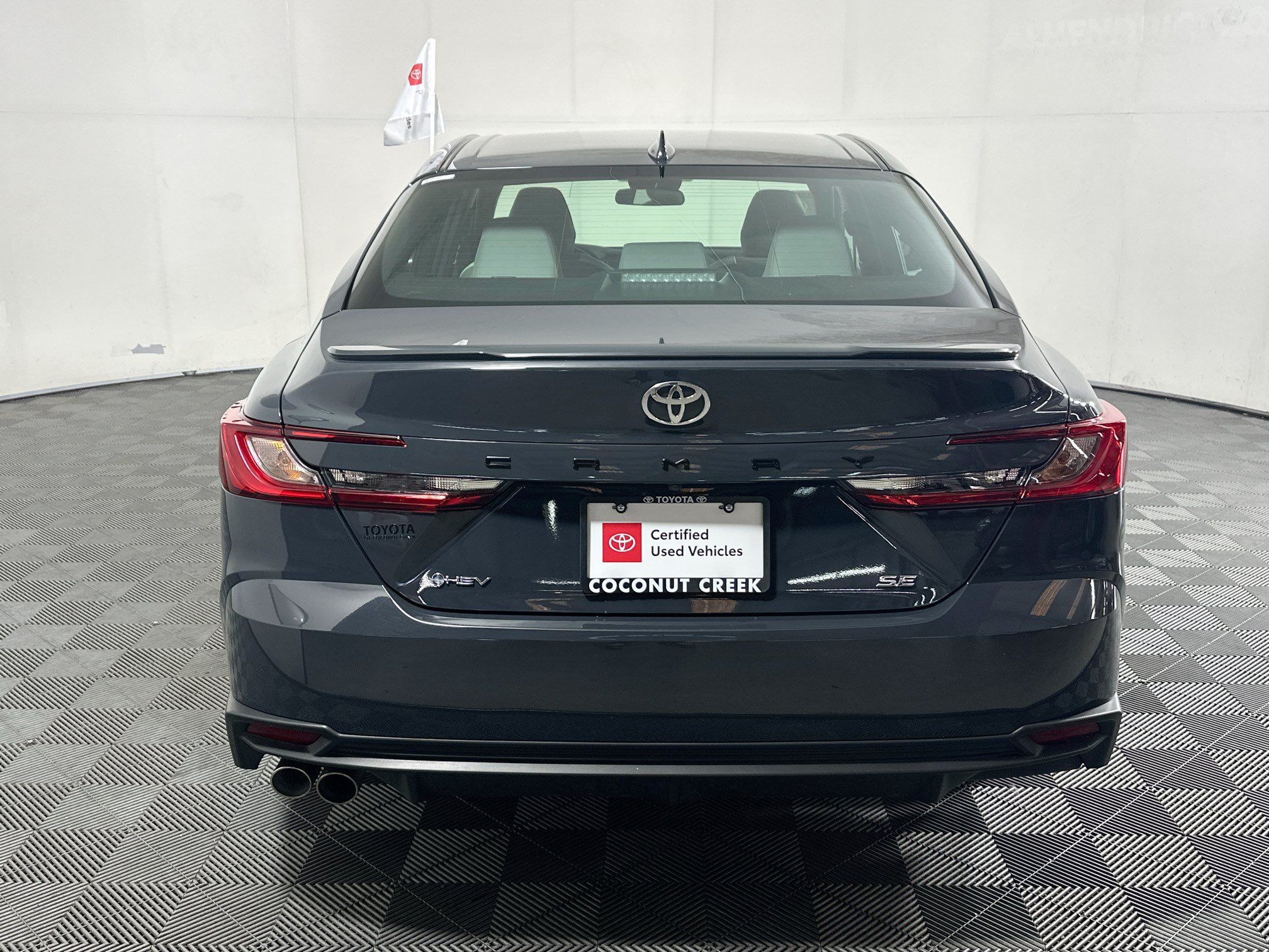 Used 2026 Toyota Camry SE FWD image 4