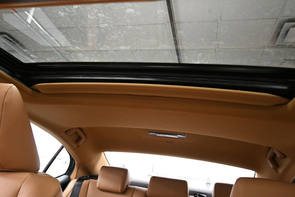 Used 2025 Lexus ES 350 w/ Premium Package image 20