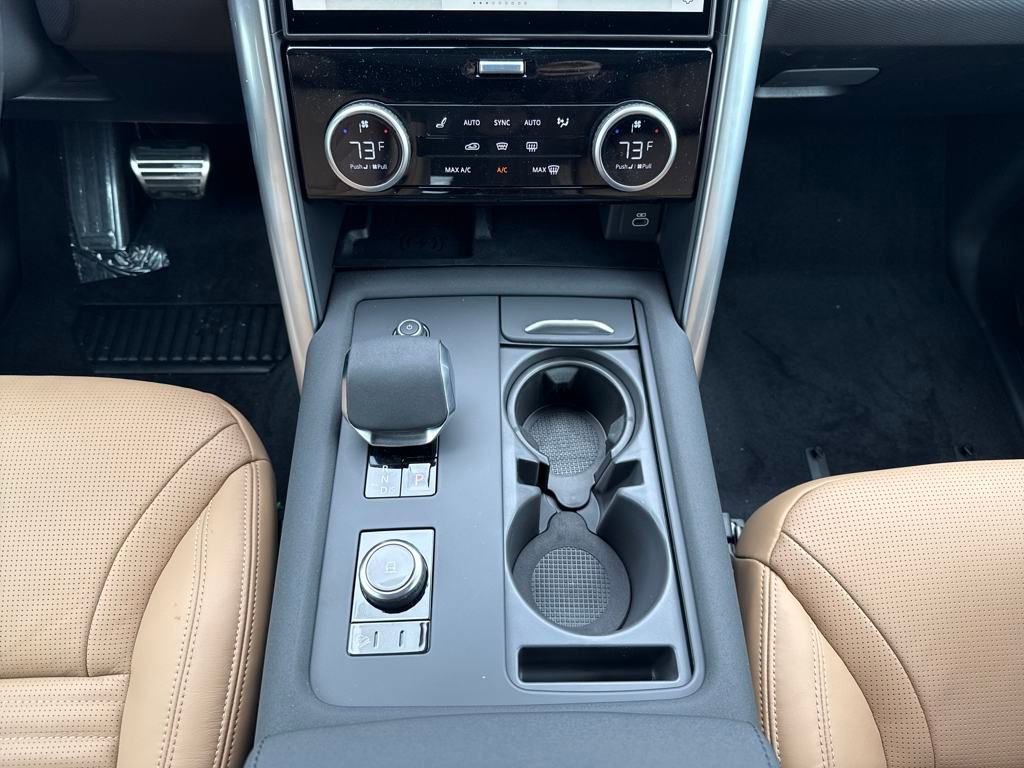 Used 2025 Land Rover Discovery Dynamic SE AWD/4WD image 25