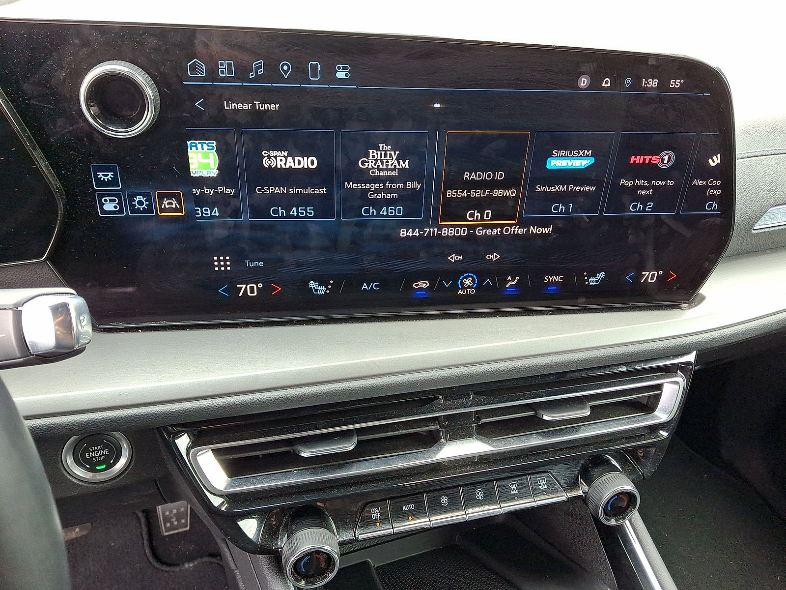 Used 2025 Chevrolet Traverse LT FWD image 14