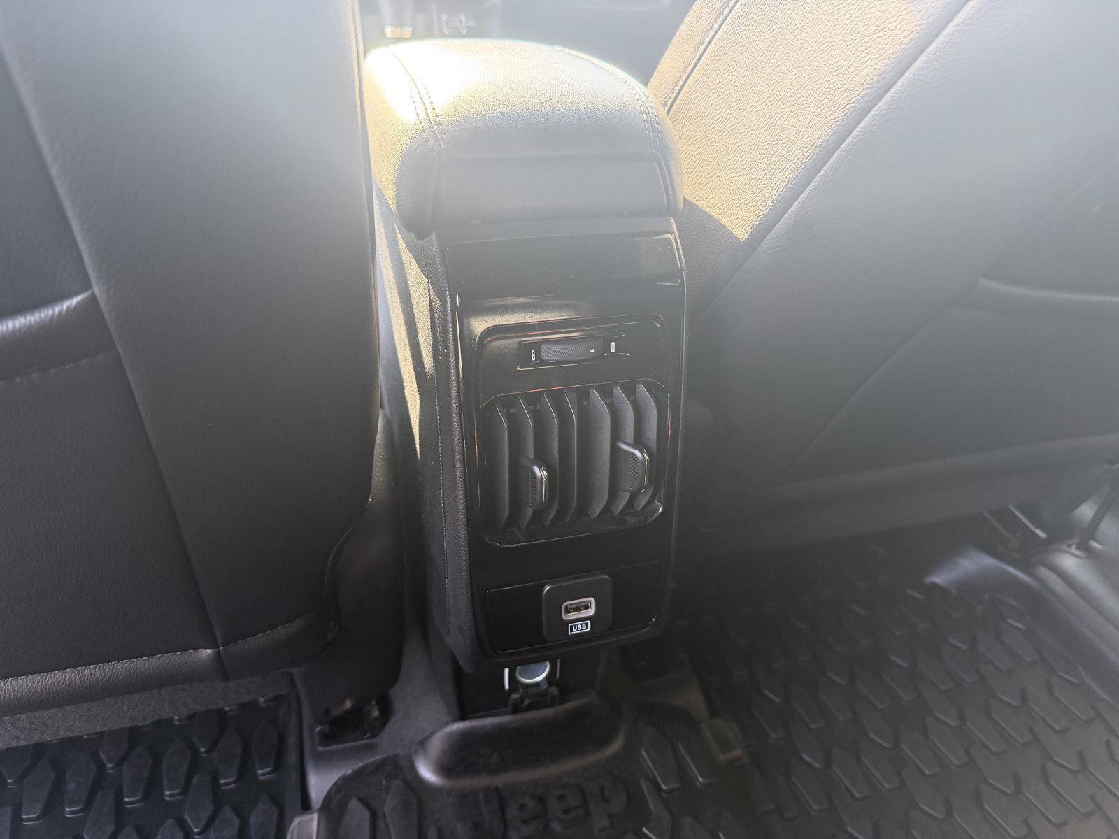 Used 2023 Jeep Compass Latitude AWD/4WD image 15