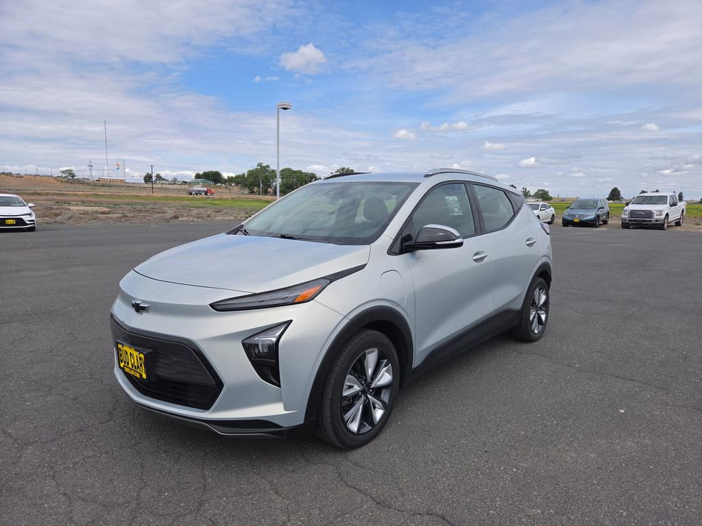 Used 2022 Chevrolet Bolt EUV LT w/ Convenience Package FWD image 1