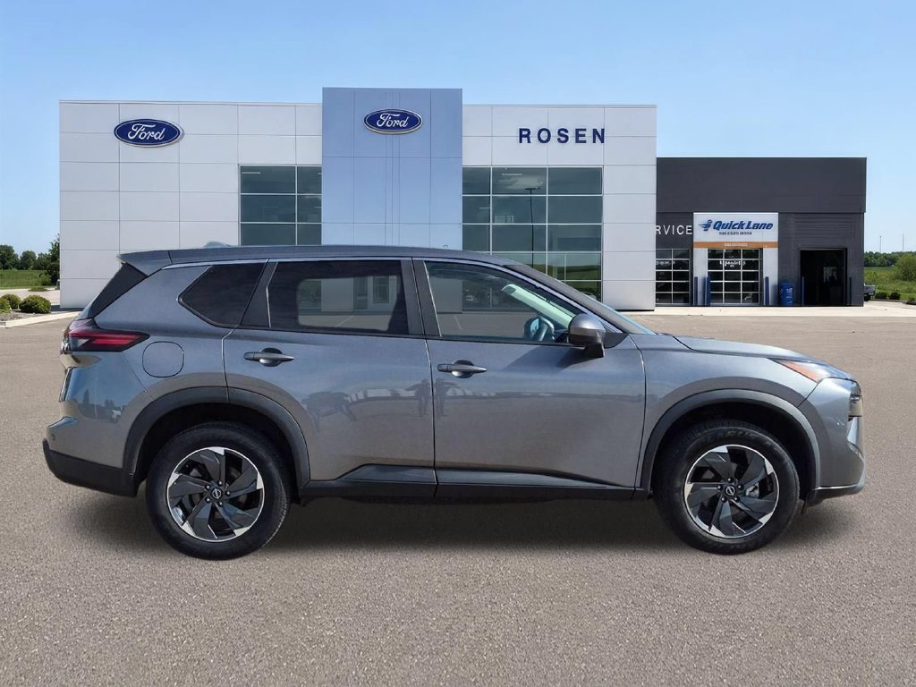 Used 2024 Nissan Rogue SV AWD/4WD image 2