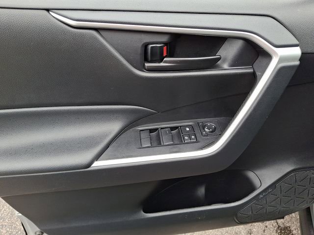 Used 2024 Toyota RAV4 LE AWD/4WD image 15