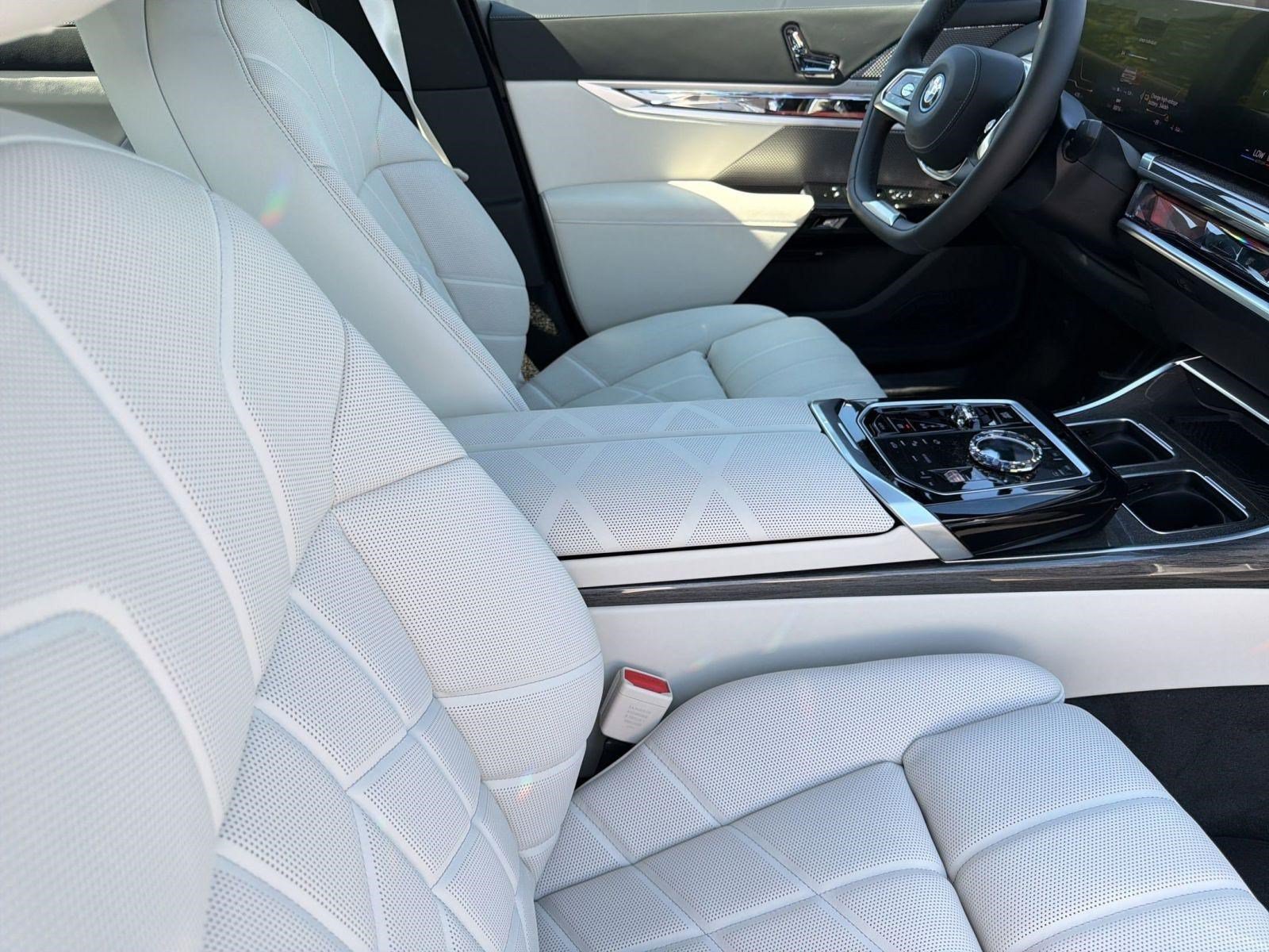 New 2026 BMW i7 xDrive60 AWD/4WD image 30