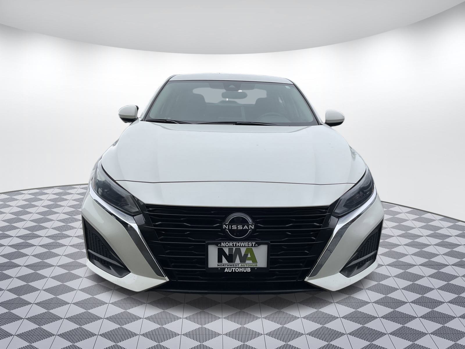 Used 2023 Nissan Altima 2.5 SV w/ SV Premium Package image 5