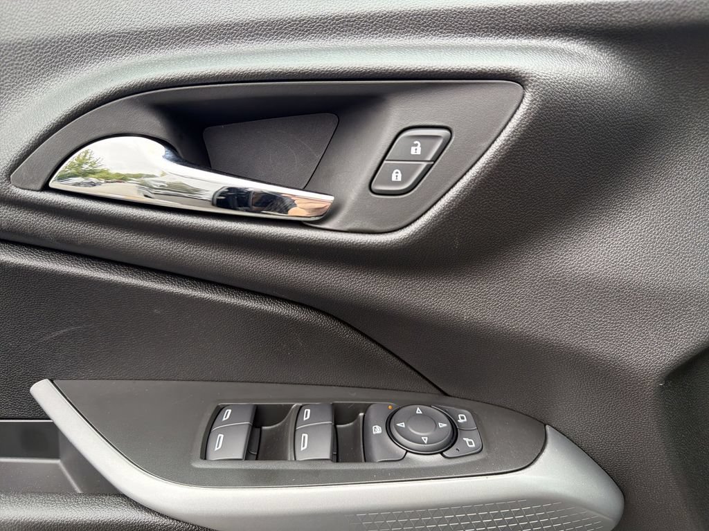 New 2026 Chevrolet Trax LS w/ LS Convenience Package FWD image 23