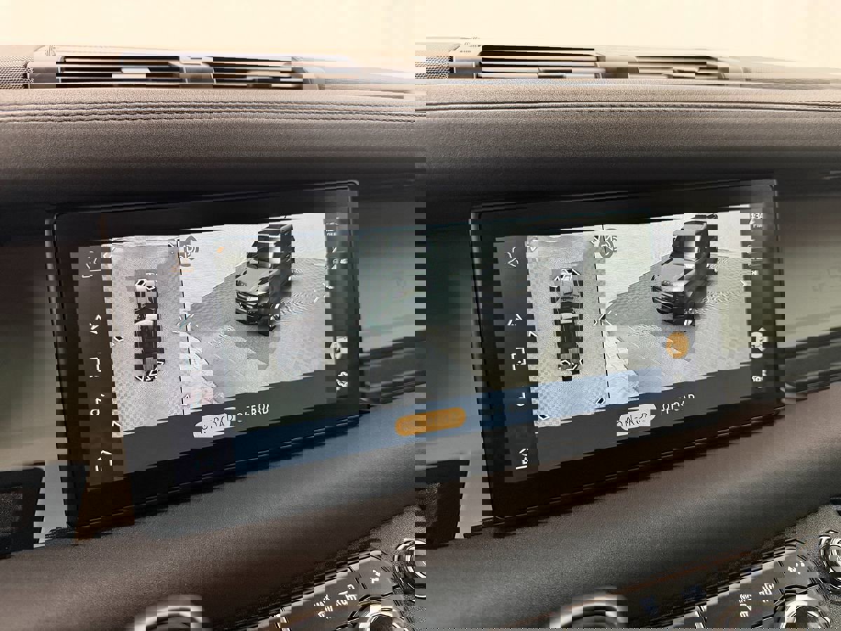 Used 2020 Land Rover Defender 110 First Edition image 27