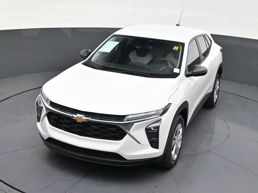 Used 2025 Chevrolet Trax LS FWD image 19