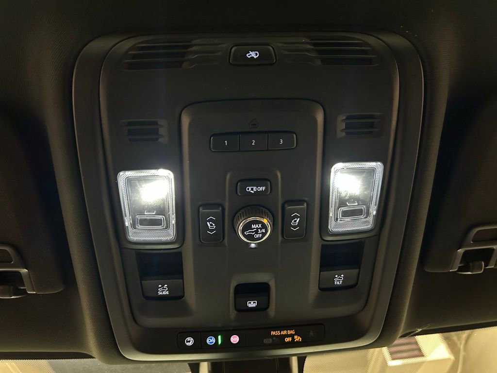 Used 2021 GMC Yukon Denali w/ Denali Premium Package image 25