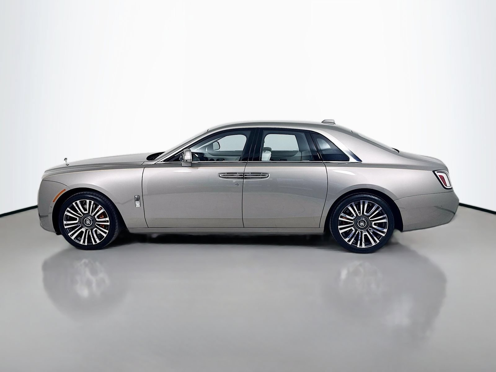 Certified 2025 Rolls-Royce Ghost AWD/4WD image 4