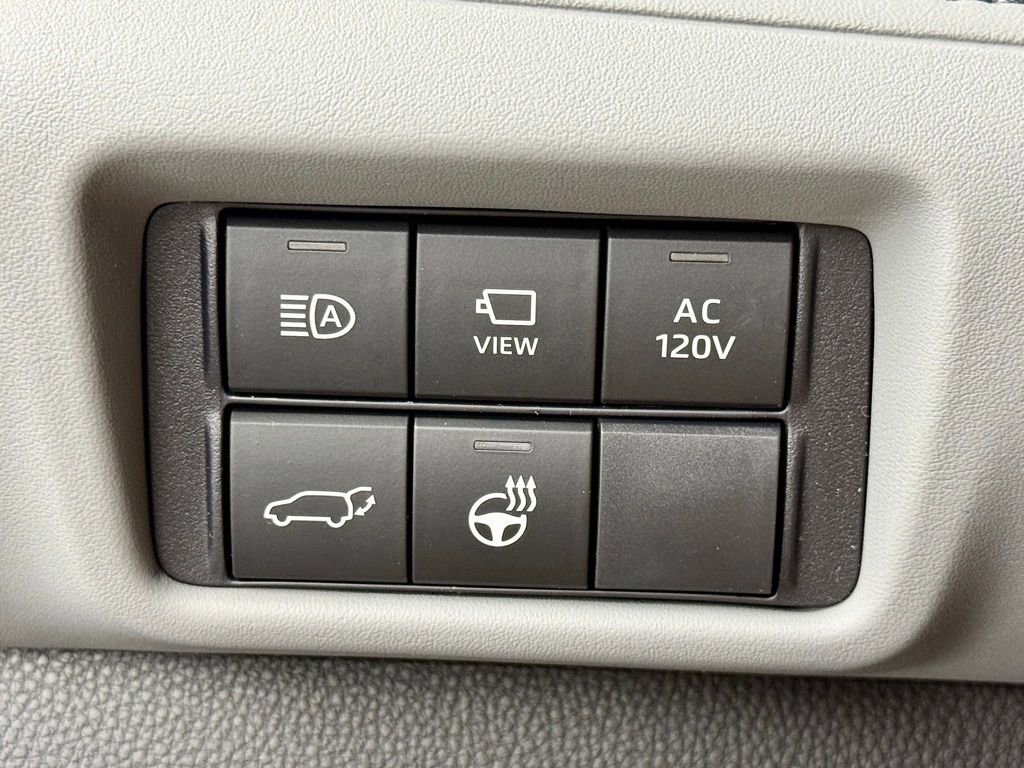 Used 2026 Toyota Highlander Platinum image 28