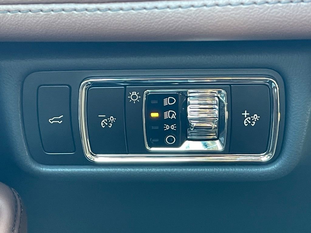 Used 2025 Lincoln Aviator Reserve w/ Equipment Group 201A AWD/4WD image 17