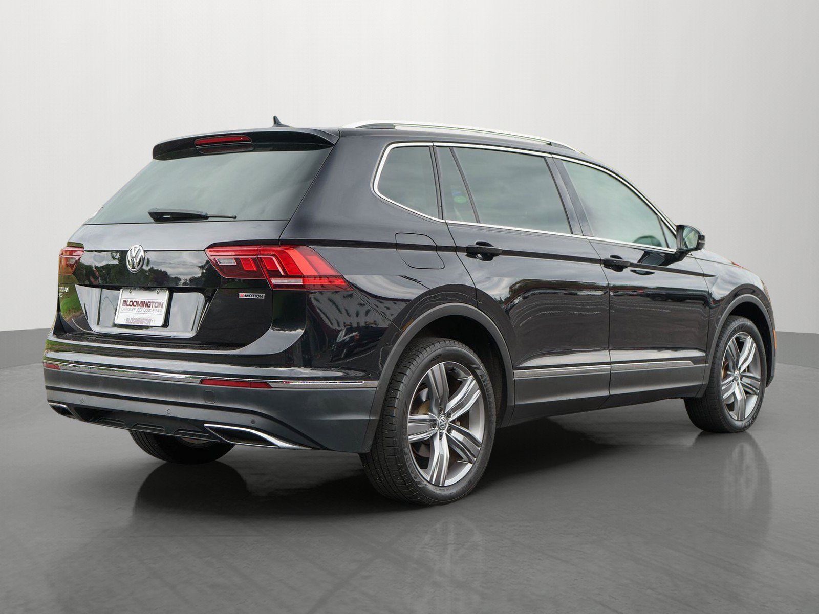 Used 2019 Volkswagen Tiguan SEL Premium w/ 3rd Row Seat Package AWD/4WD image 7